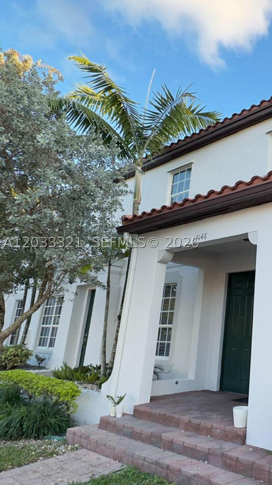 KENDALL COMMONS TOWNHOMES - Residential