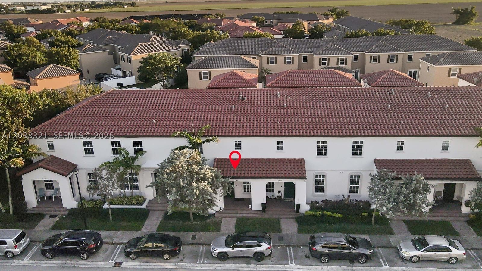 KENDALL COMMONS TOWNHOMES - Residential
