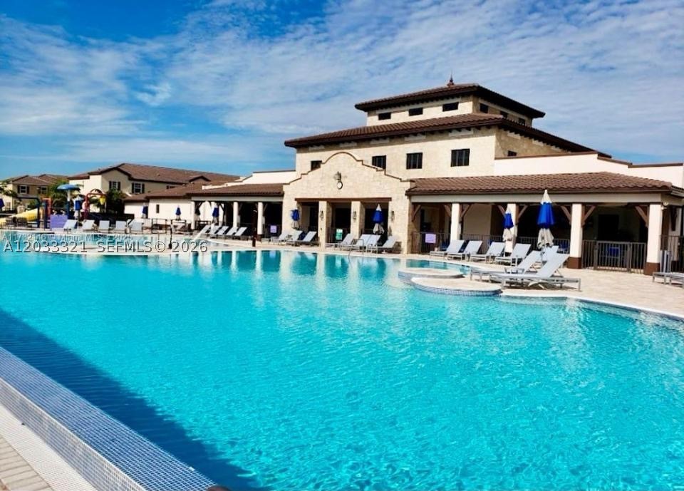 KENDALL COMMONS TOWNHOMES - Residential