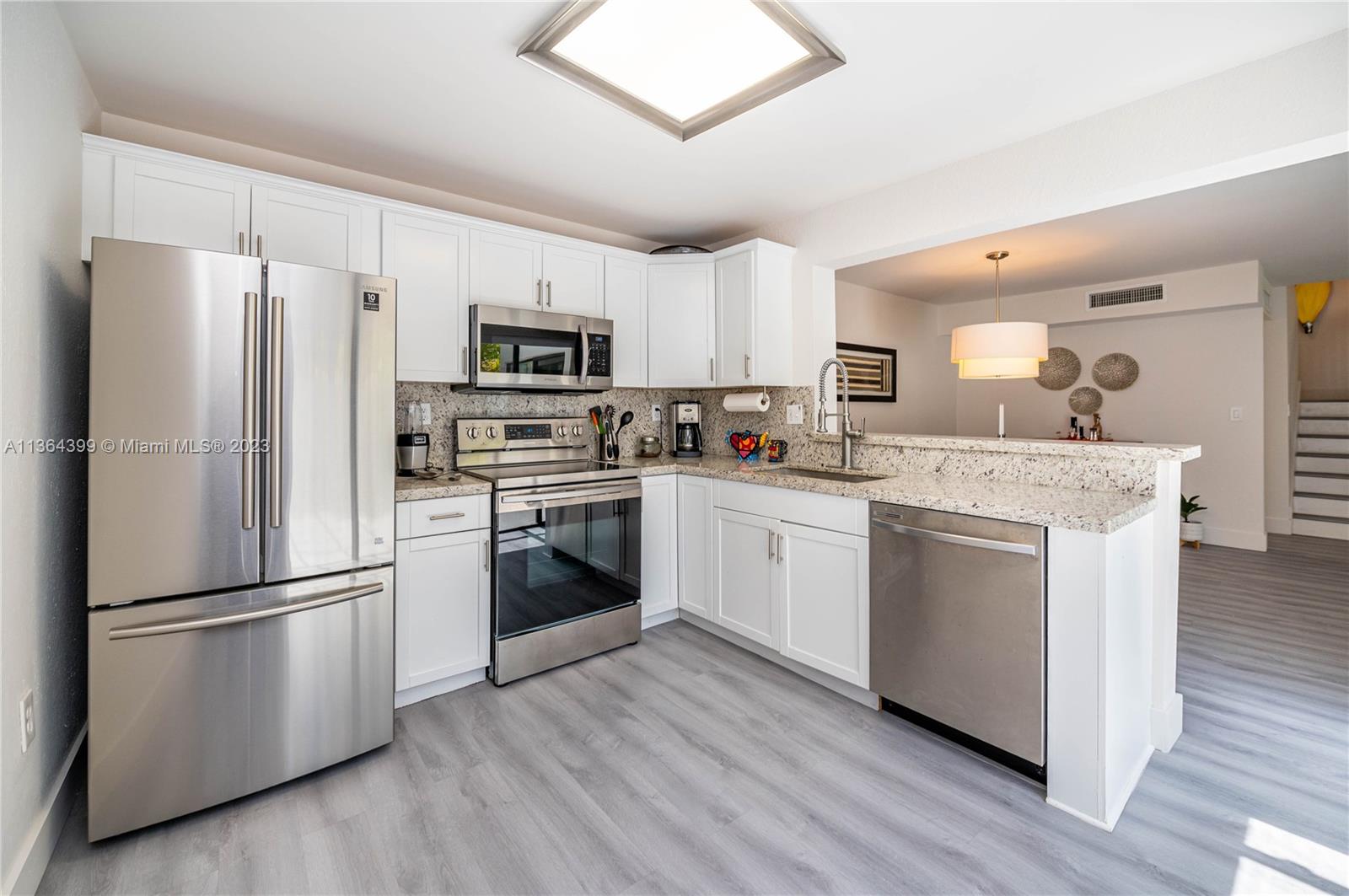 OASIS NO FOUR CONDO - Residential Lease