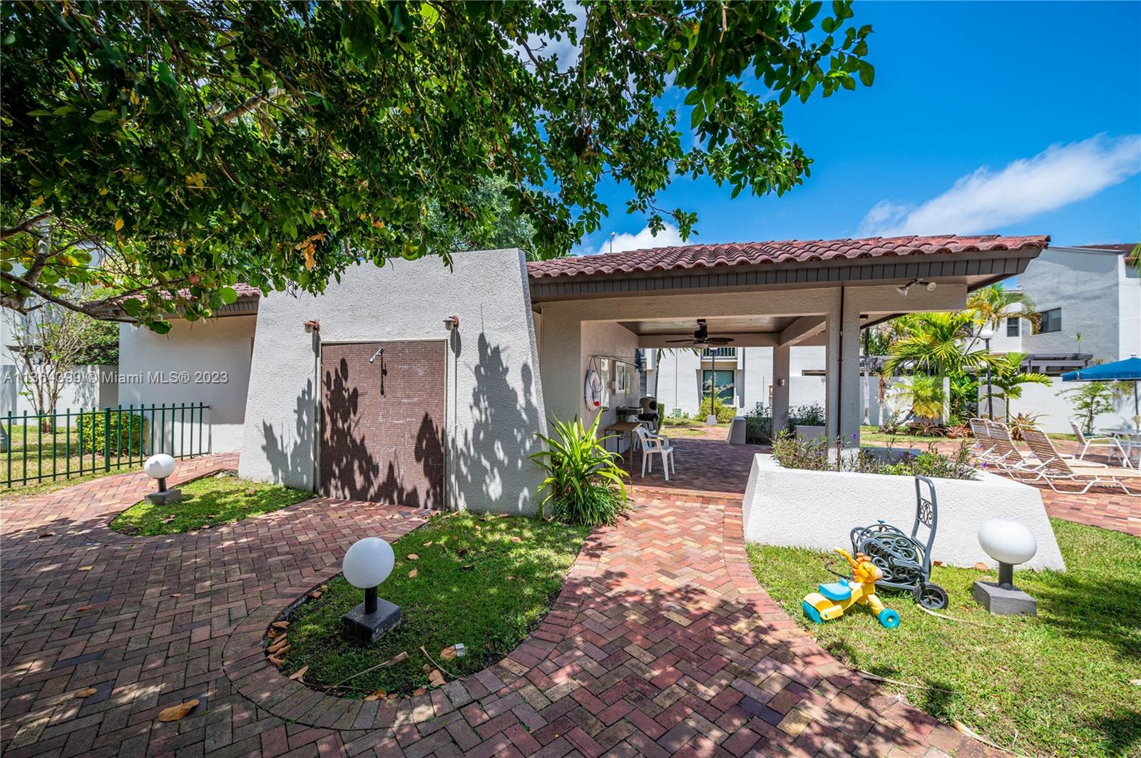 OASIS NO FOUR CONDO - Residential Lease