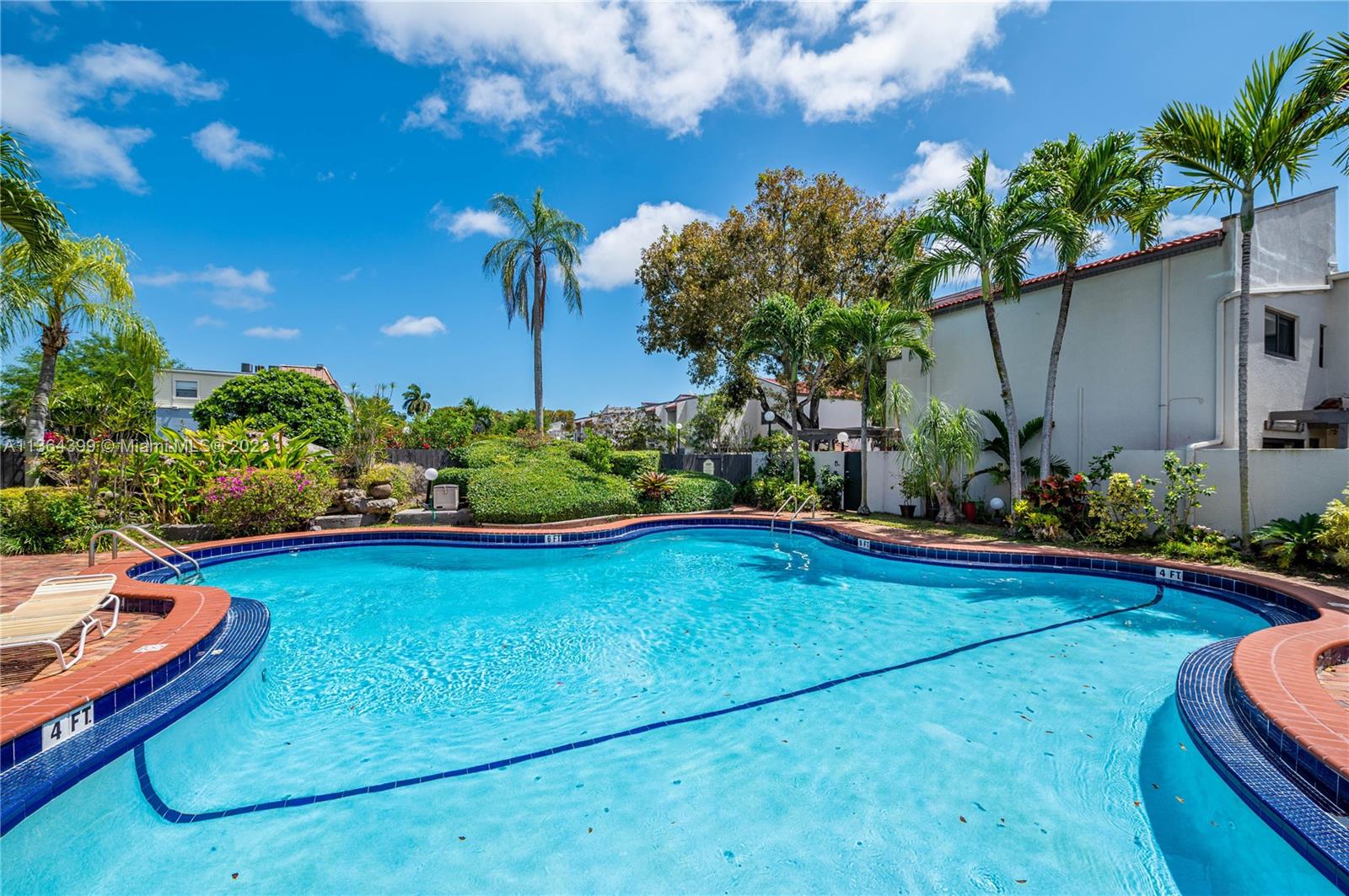 OASIS NO FOUR CONDO - Residential Lease