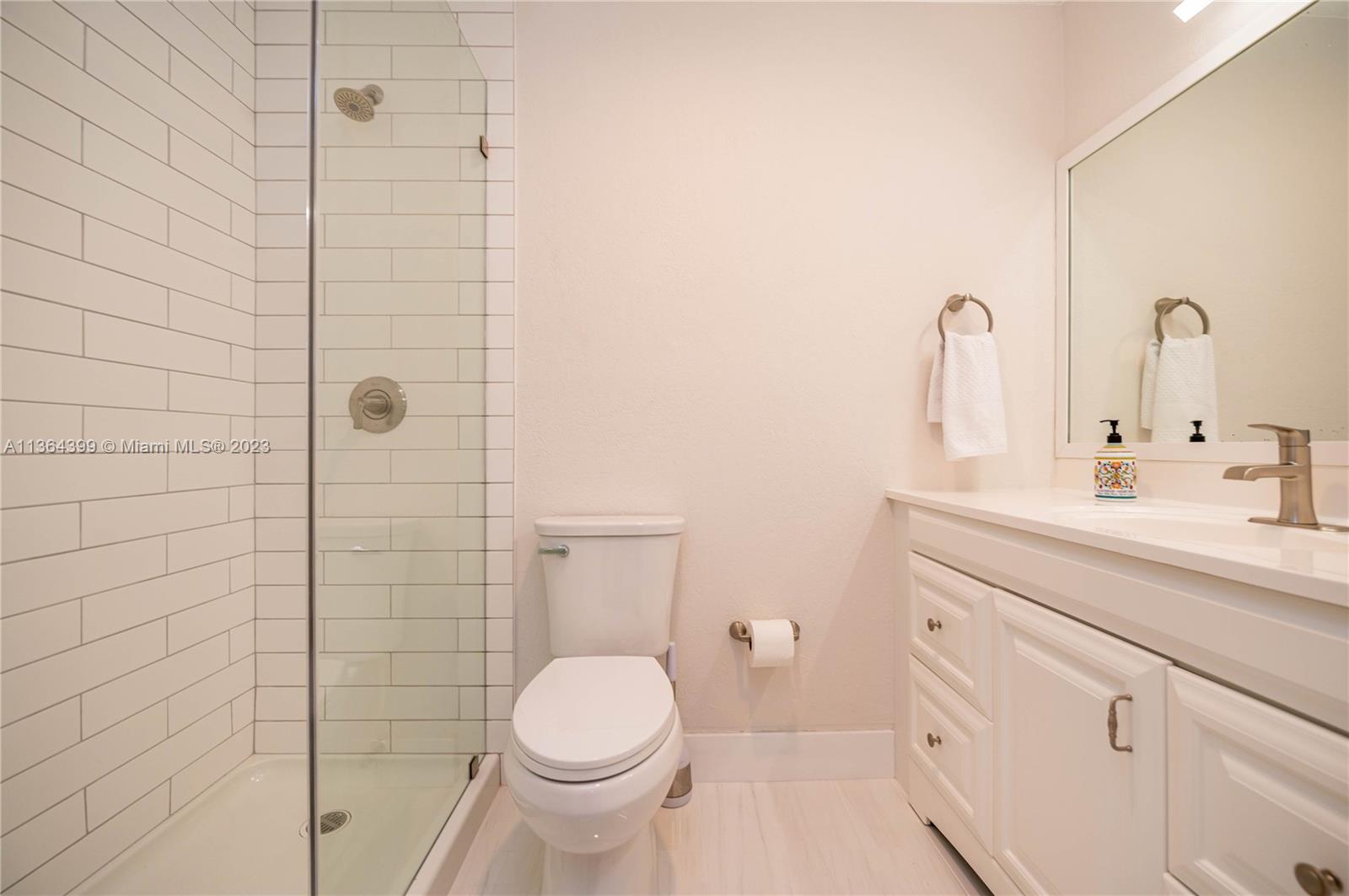 OASIS NO FOUR CONDO - Residential Lease
