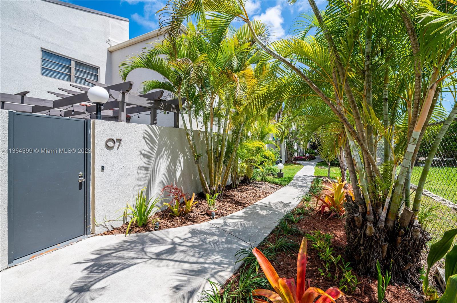 OASIS NO FOUR CONDO - Residential Lease