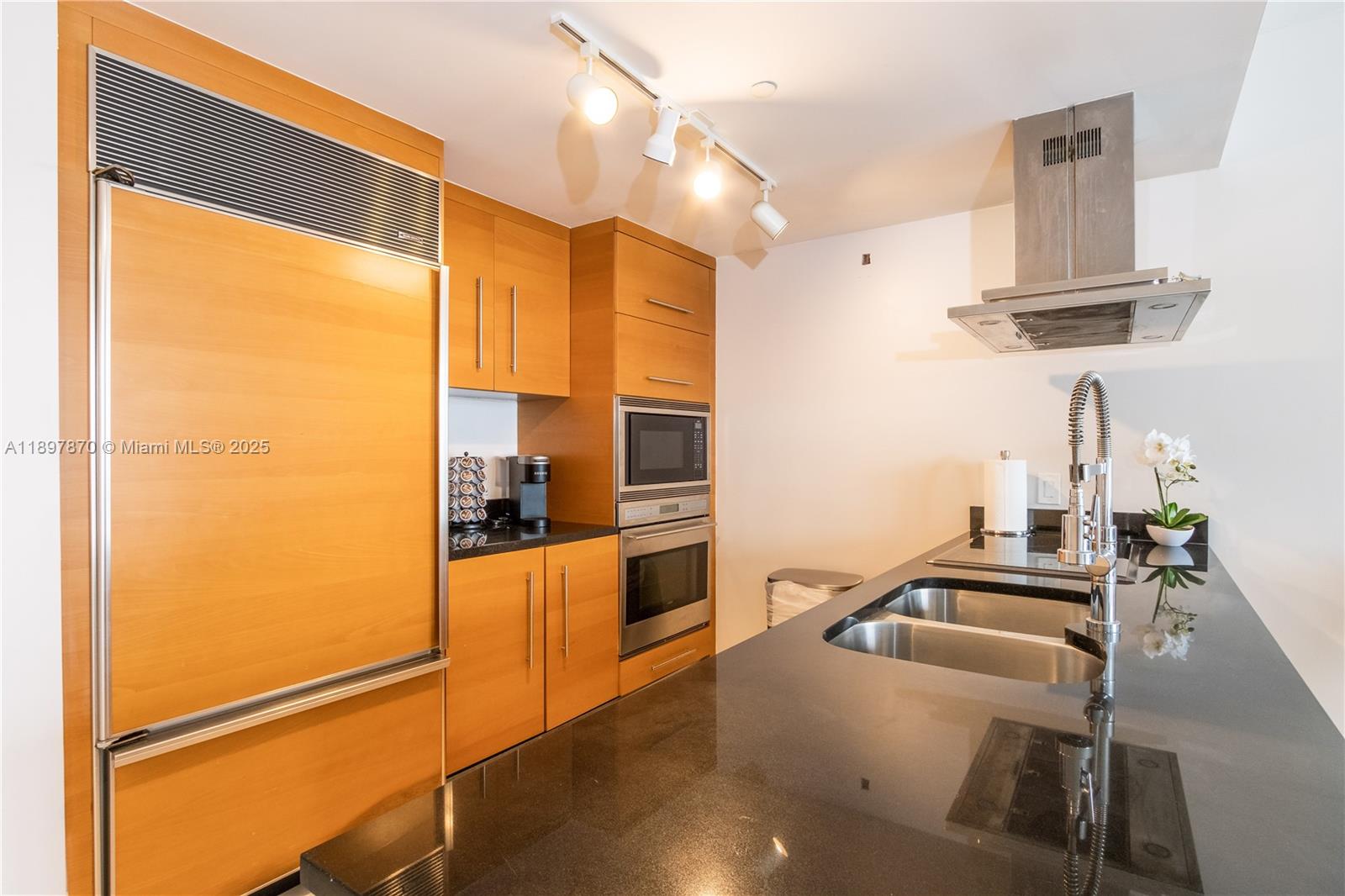 Short-term rentals and subleases allowed! Beautifully furnished 1-bedroom, 1-bath condo on the 35th floor of the prestigious Icon Brickell. This unit features an open kitchen, spacious living and dining area, and a private balcony with stunning canal and Brickell Avenue views. Washer and dryer conveniently located inside the unit. This building has significant amenities: Park Terrace, Pool Deck, Spa, Fitness Center, Restaurants, and many more. Valet Parking Only. 

Tenant occupied until 11/13/2025. Do not refer to pictures for furniture reference.
