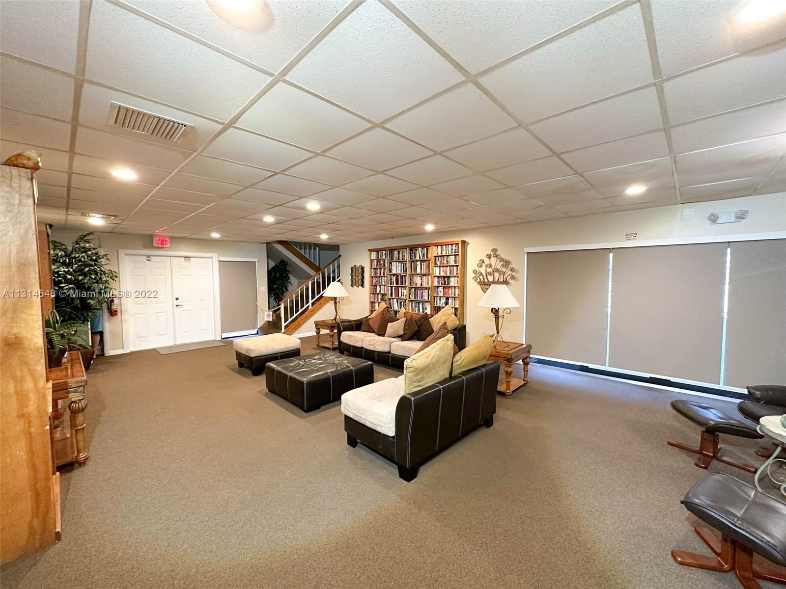 LAGO WEST CONDOMINIUM - Residential