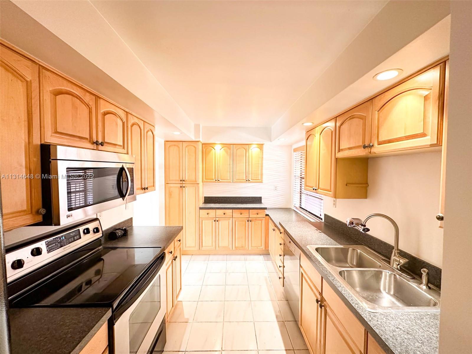 LAGO WEST CONDOMINIUM - Residential