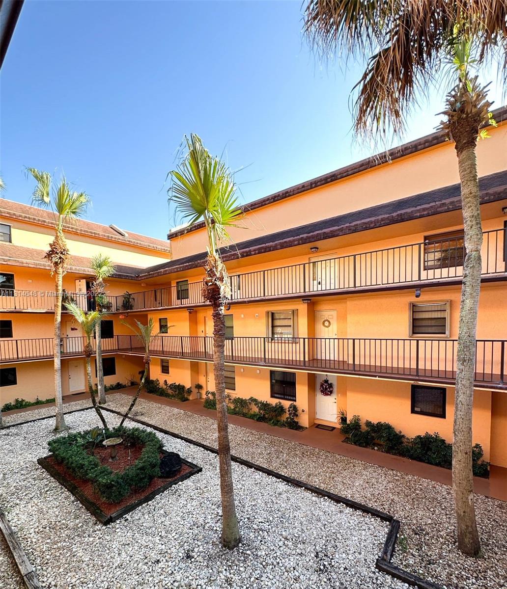 LAGO WEST CONDOMINIUM - Residential