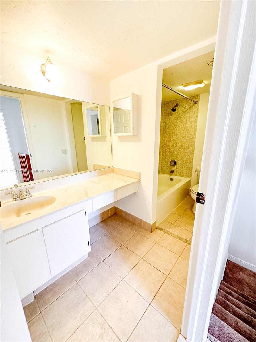 LAGO WEST CONDOMINIUM - Residential