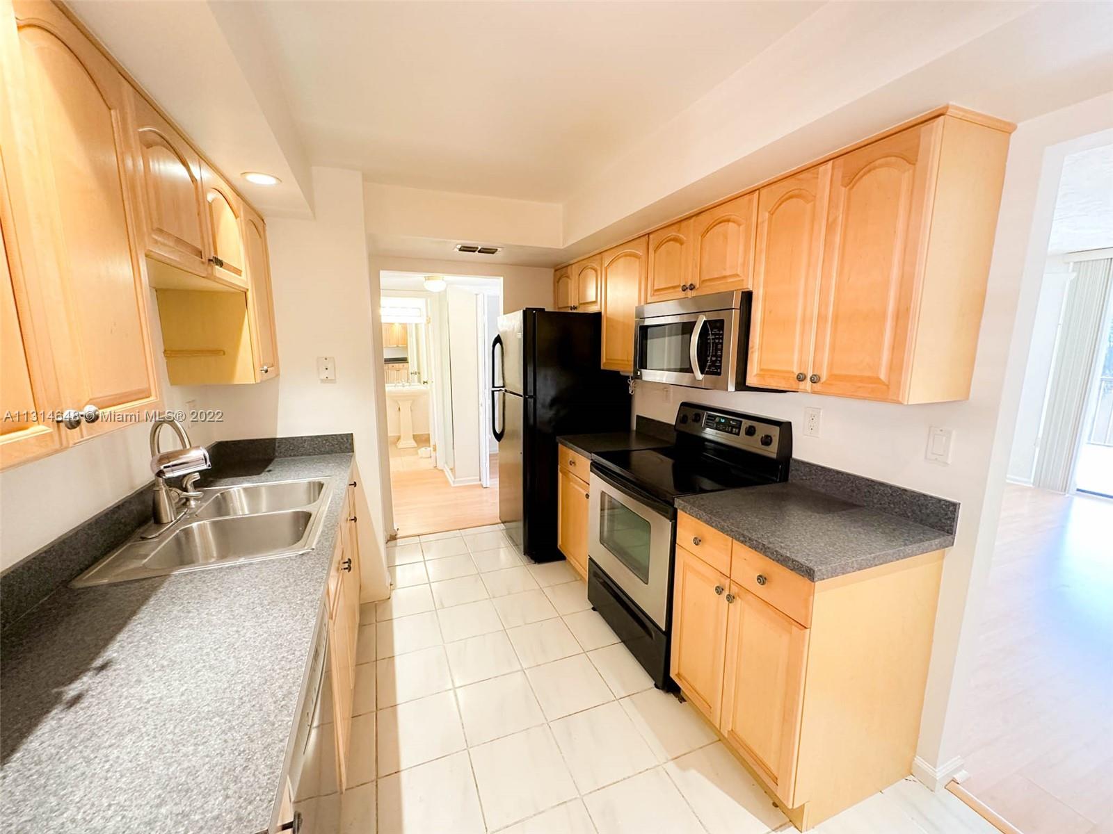LAGO WEST CONDOMINIUM - Residential