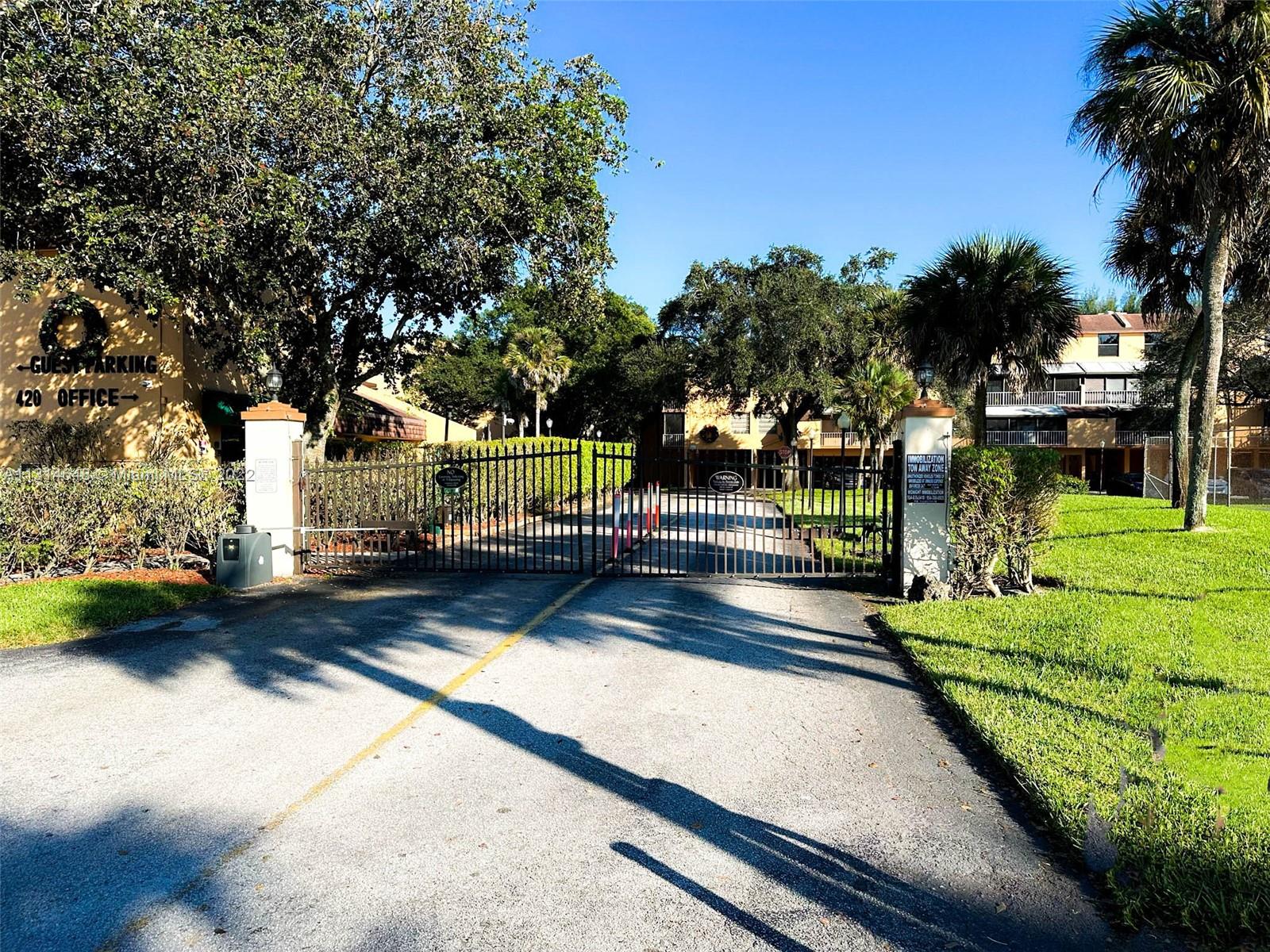 LAGO WEST CONDOMINIUM - Residential