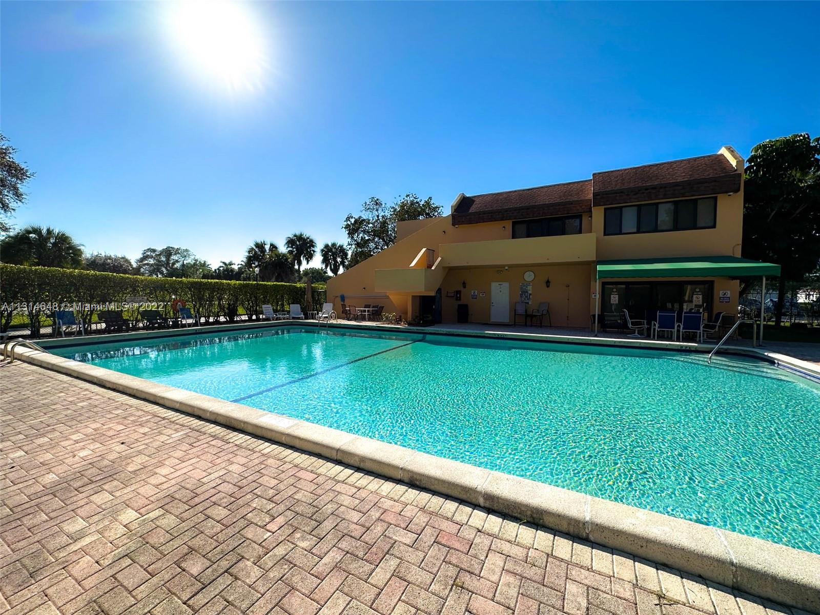 LAGO WEST CONDOMINIUM - Residential