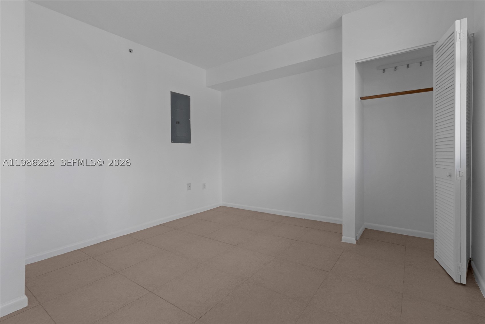 BREEZE CONDO - Residential