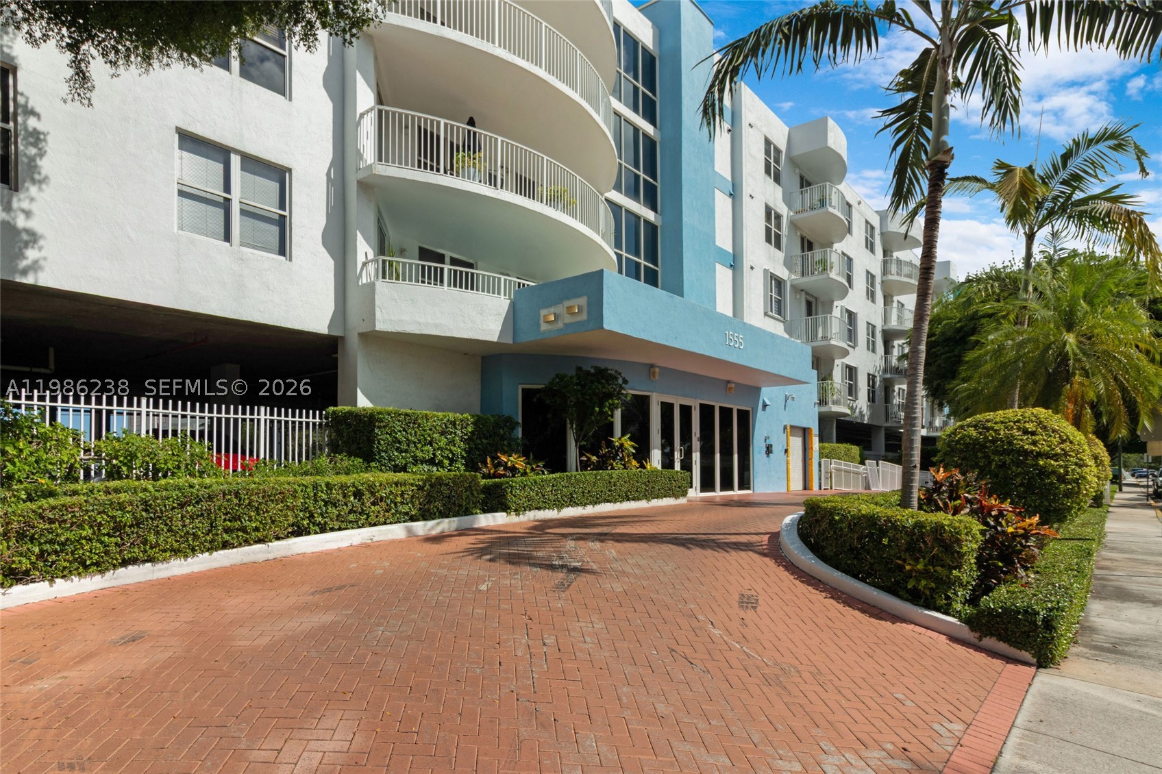 BREEZE CONDO - Residential
