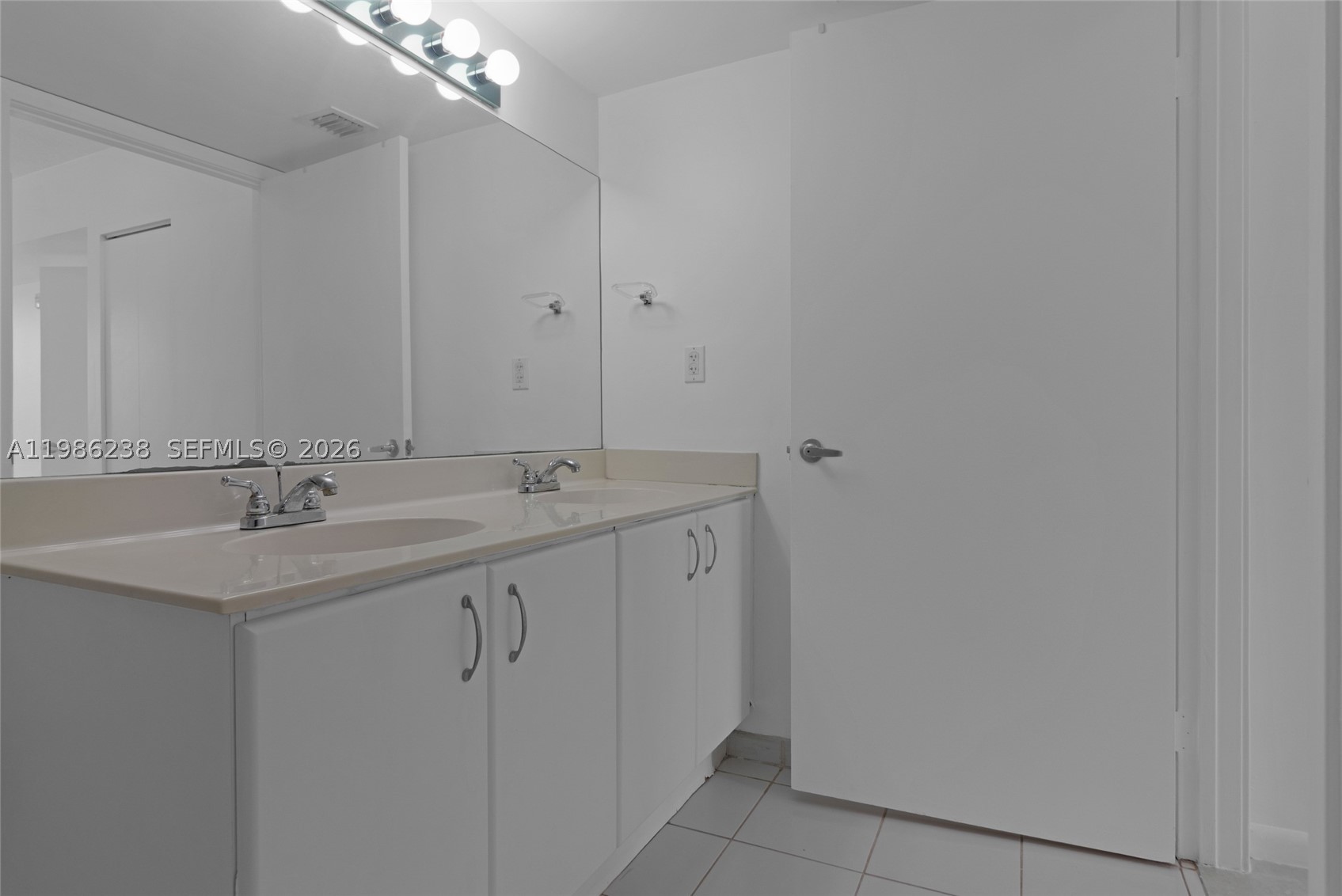 BREEZE CONDO - Residential