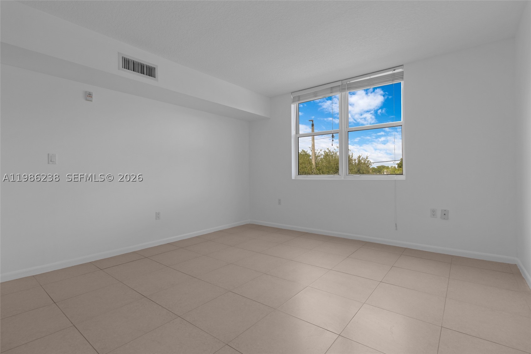 BREEZE CONDO - Residential