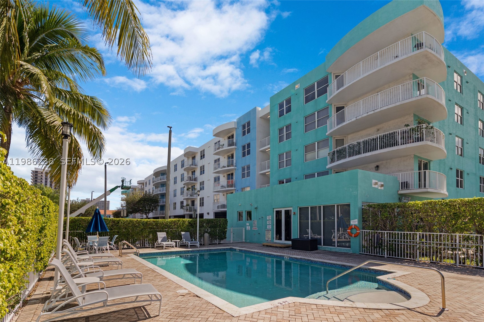 BREEZE CONDO - Residential