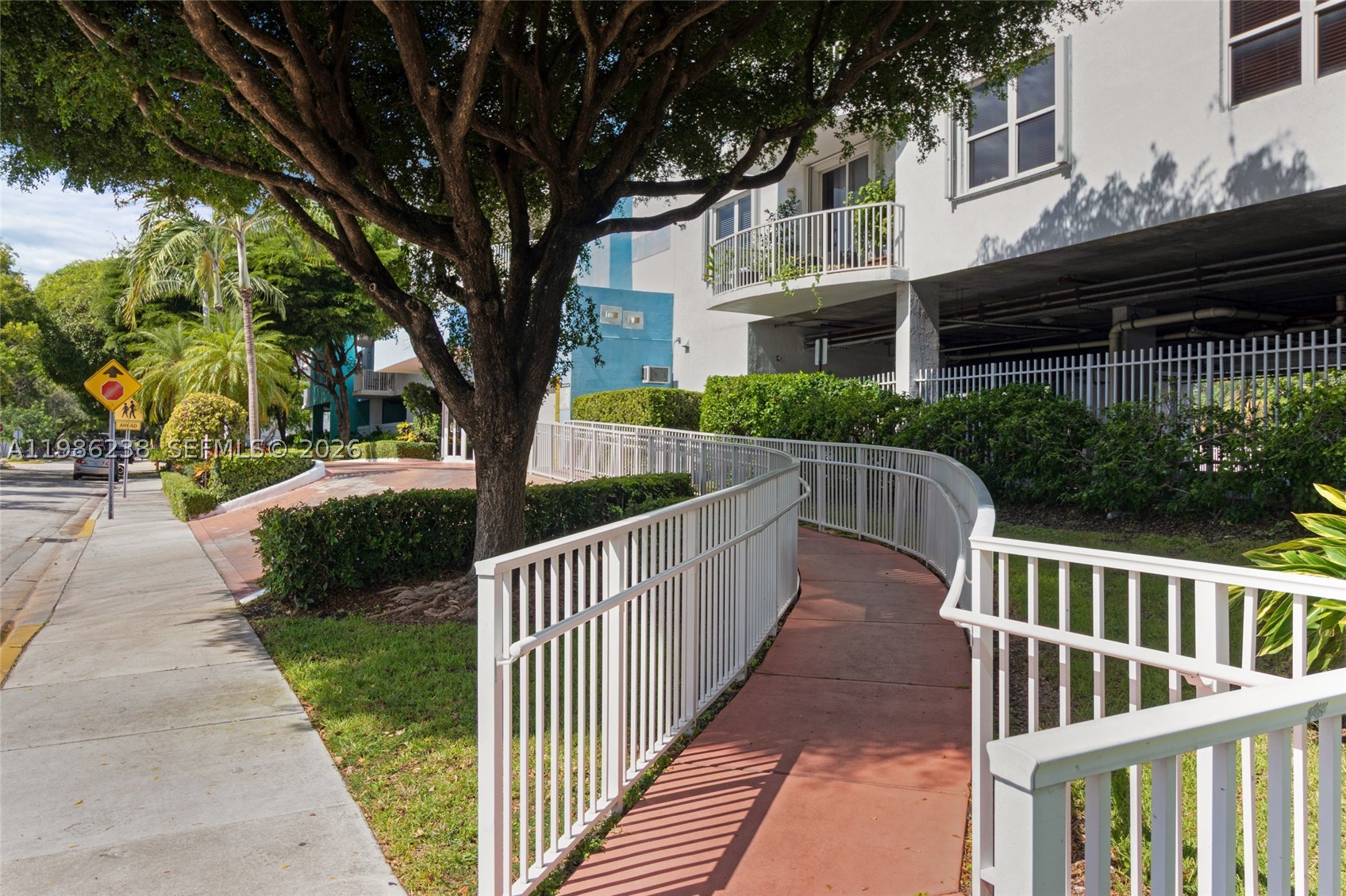 BREEZE CONDO - Residential