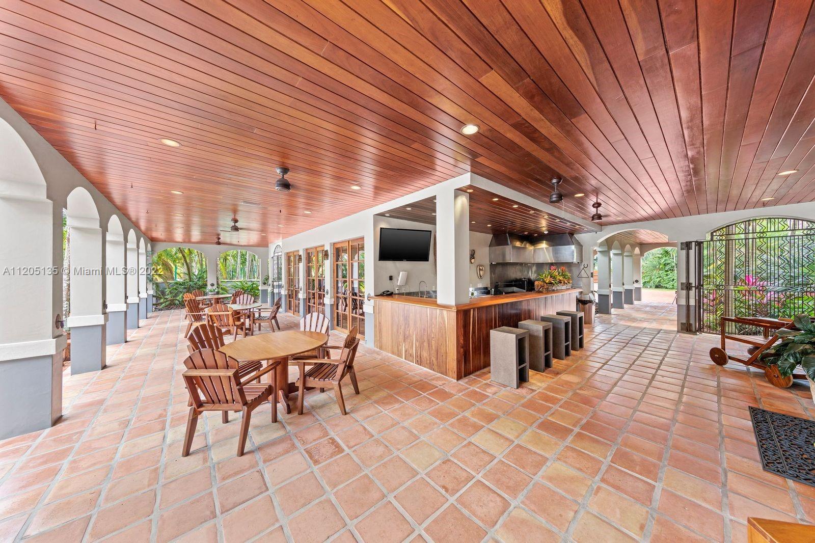 5 UPT0 10 AC RESORT ESTATE - Residential