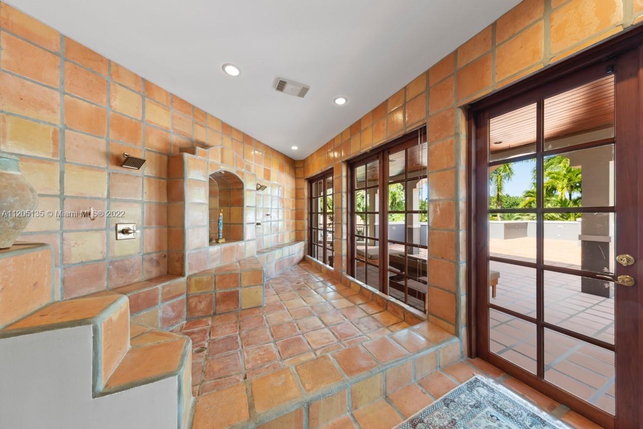 5 UPT0 10 AC RESORT ESTATE - Residential