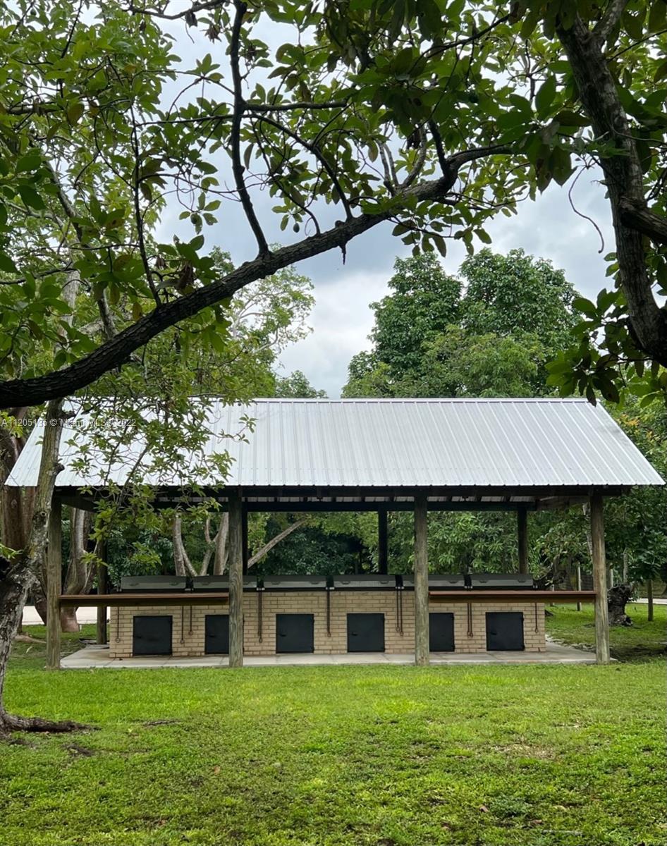 5 UPT0 10 AC RESORT ESTATE - Residential