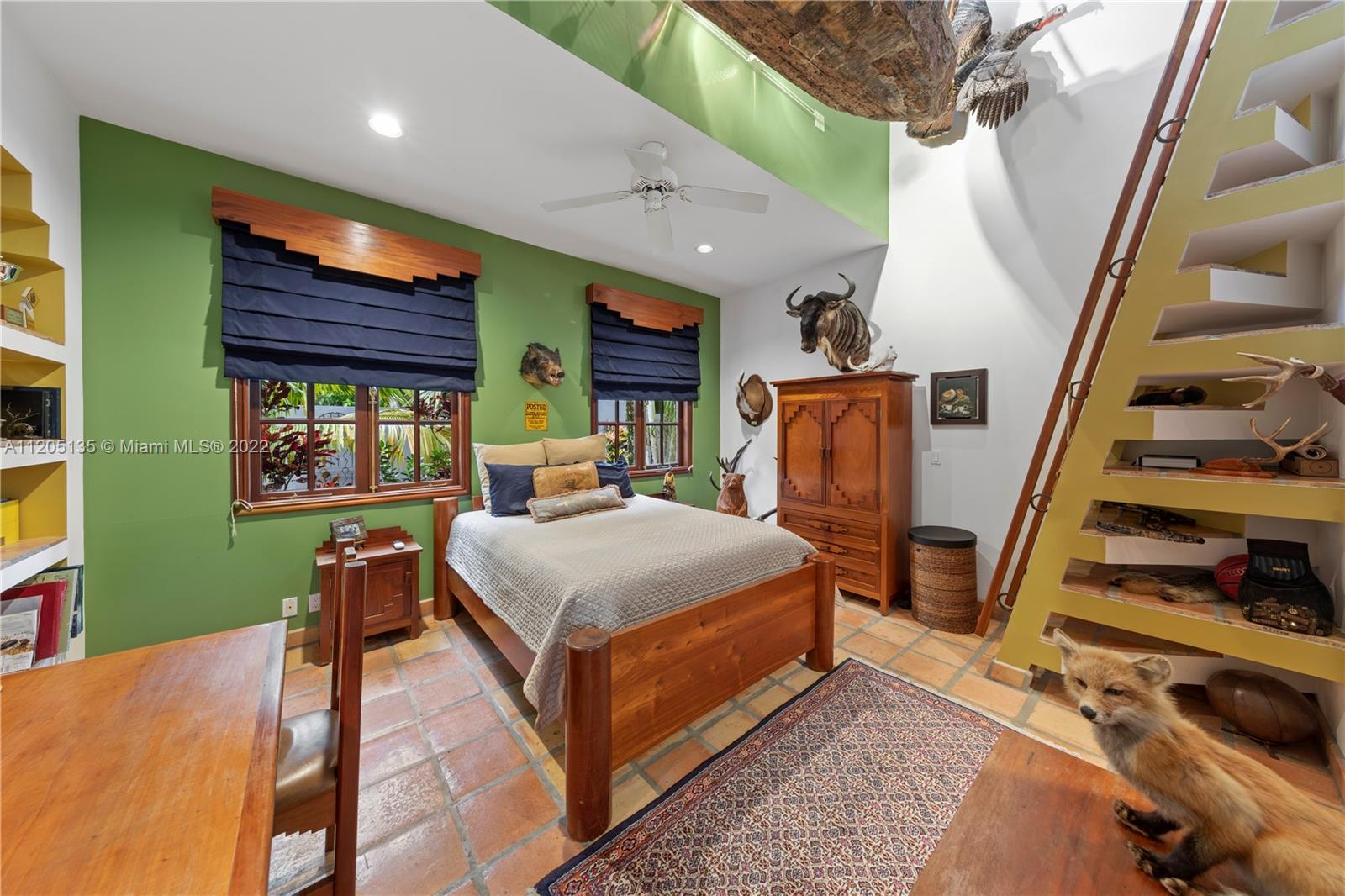 5 UPT0 10 AC RESORT ESTATE - Residential
