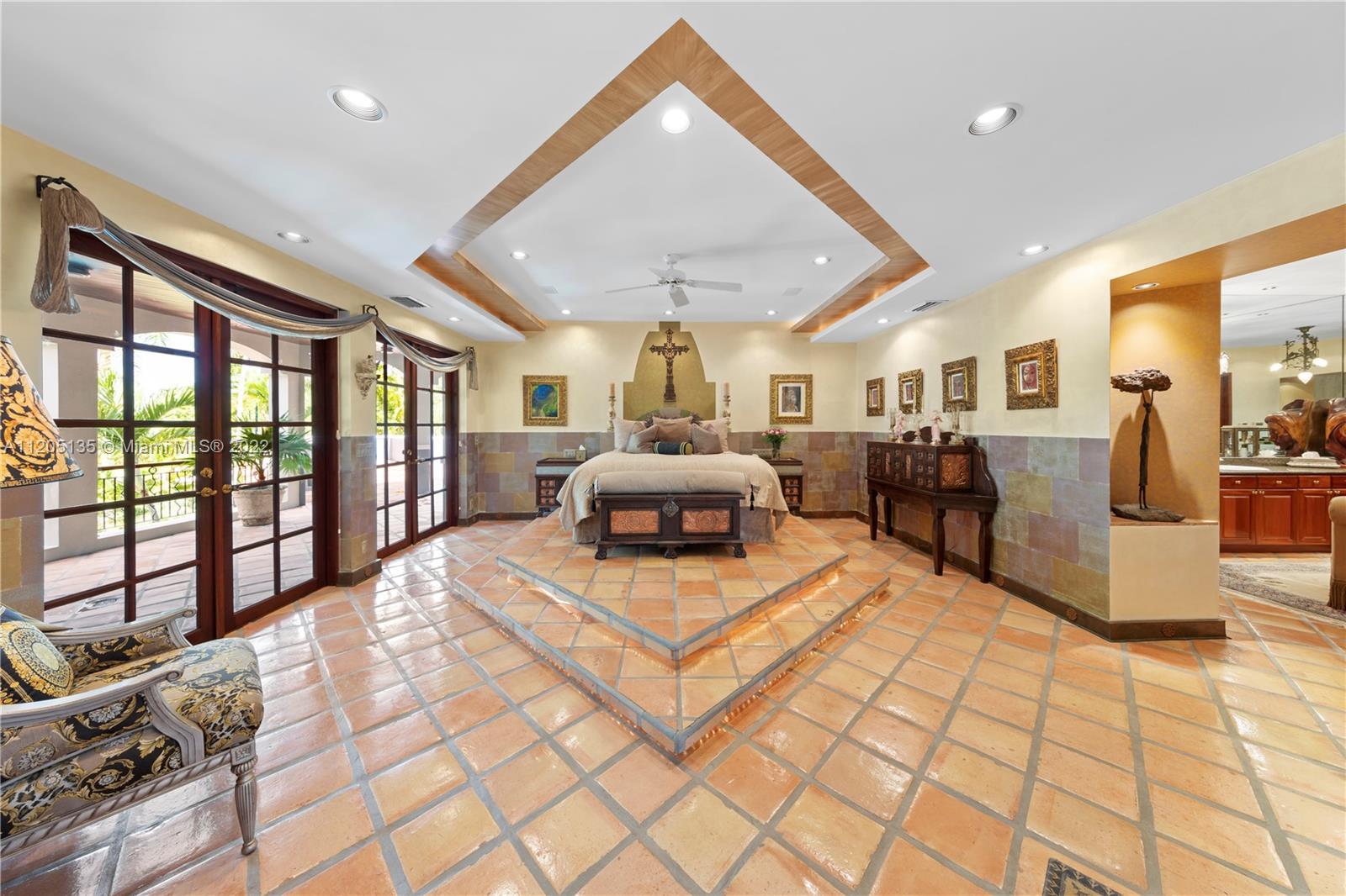 5 UPT0 10 AC RESORT ESTATE - Residential