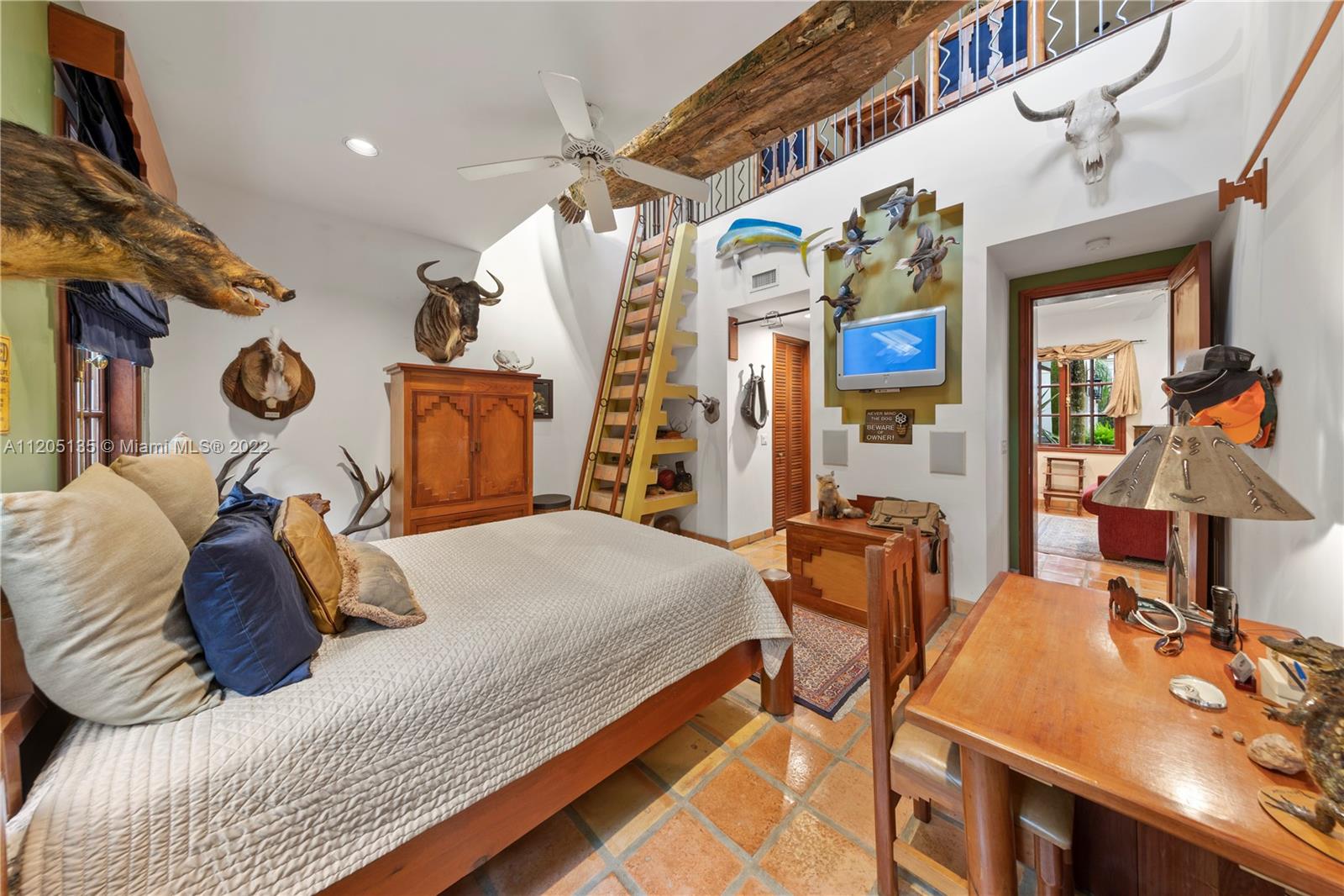 5 UPT0 10 AC RESORT ESTATE - Residential