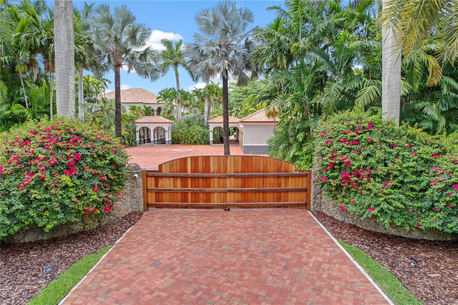 5 UPT0 10 AC RESORT ESTATE - Residential