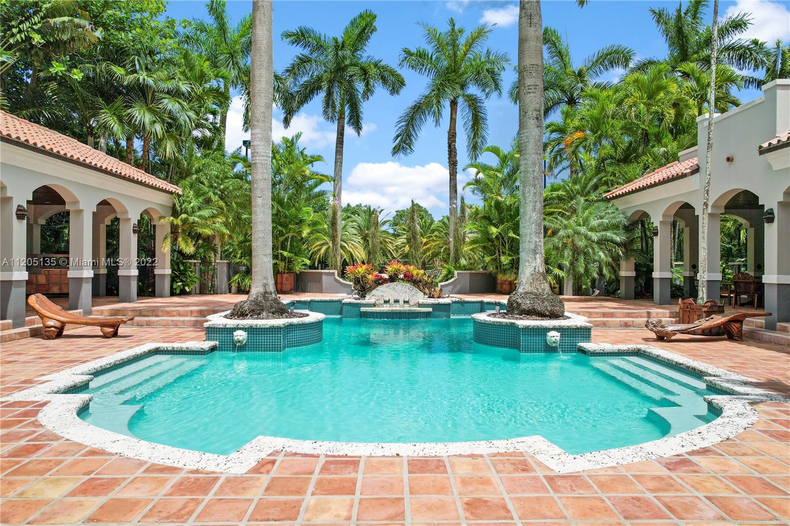5 UPT0 10 AC RESORT ESTATE - Residential