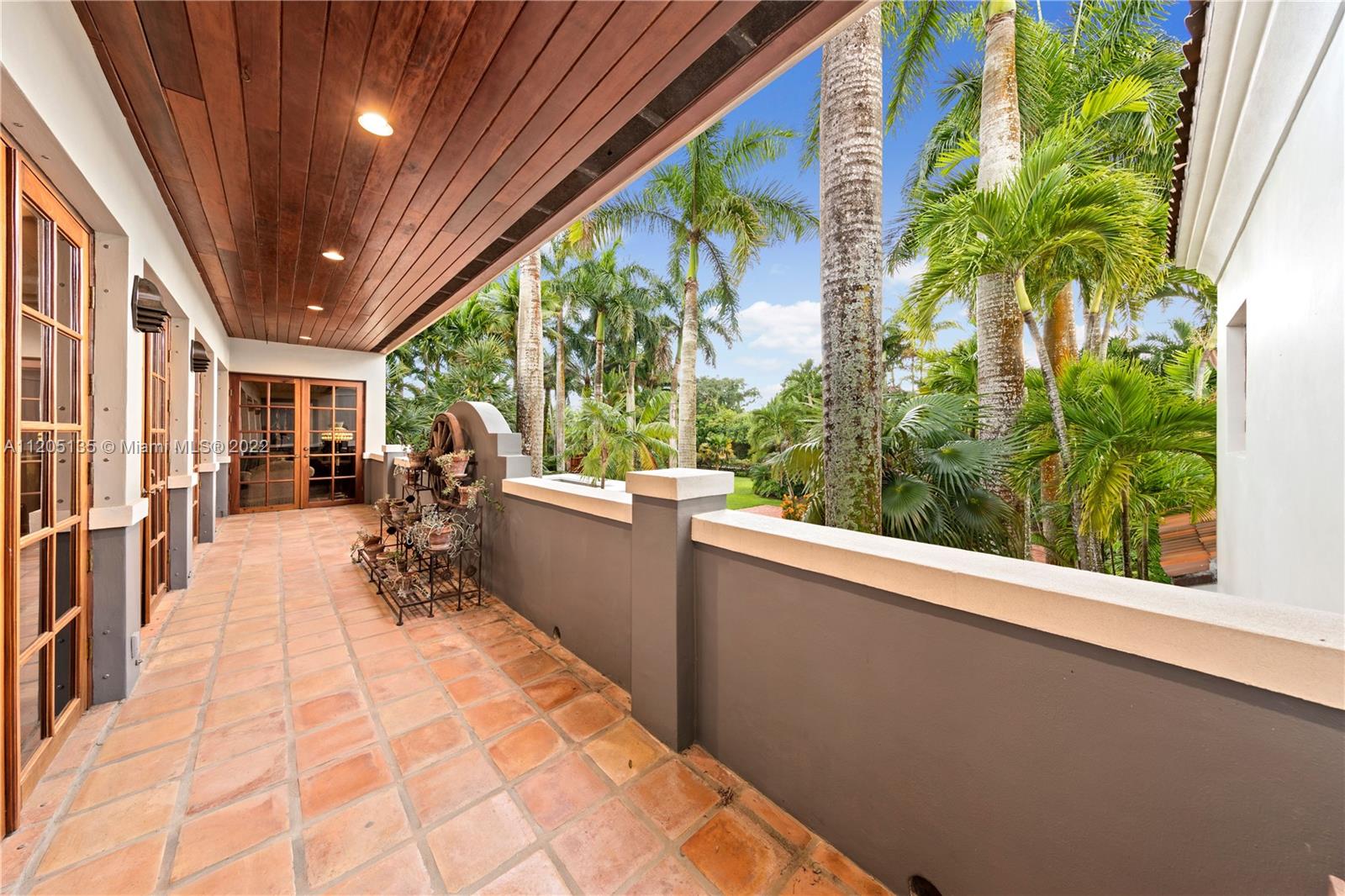 5 UPT0 10 AC RESORT ESTATE - Residential