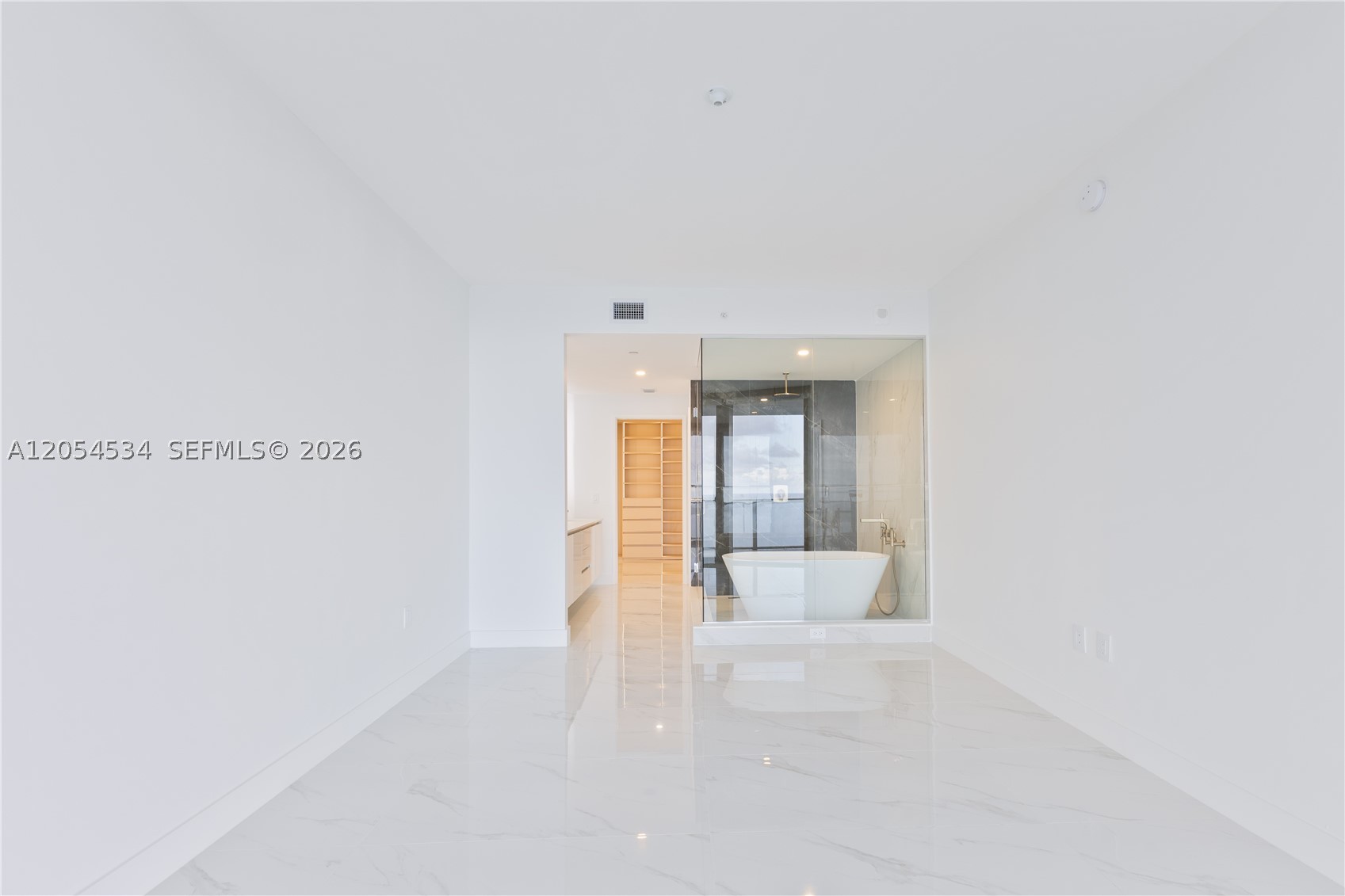 ARIA RESERVE SOUTH TOWER - Residential Lease