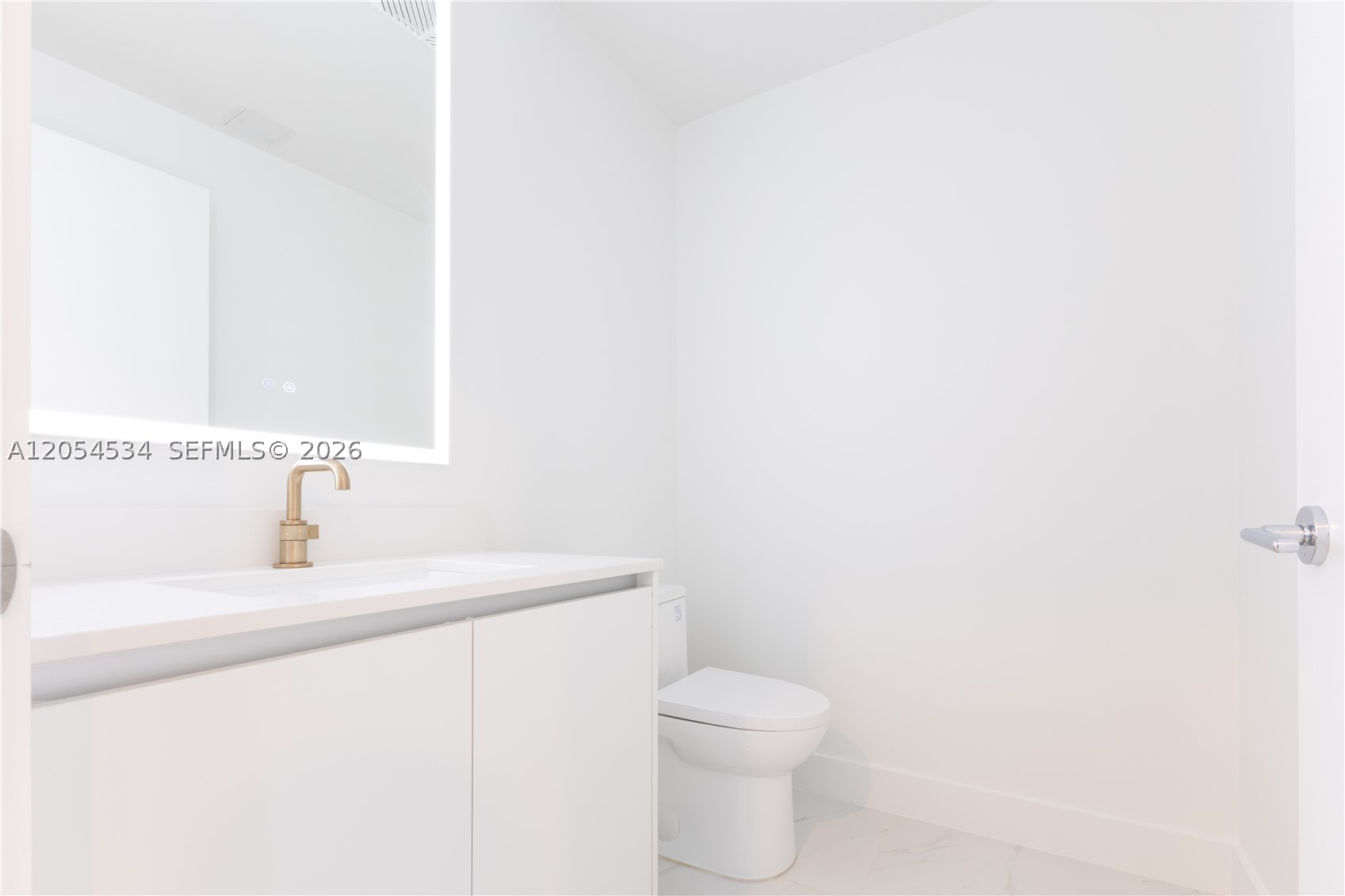 ARIA RESERVE SOUTH TOWER - Residential Lease