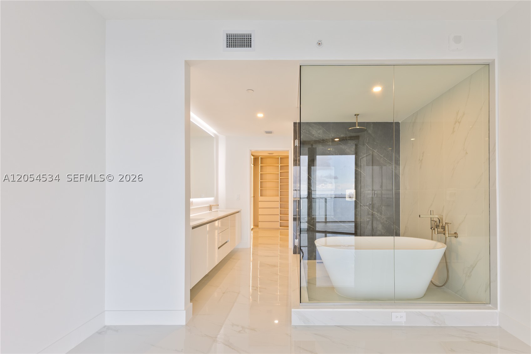 ARIA RESERVE SOUTH TOWER - Residential Lease