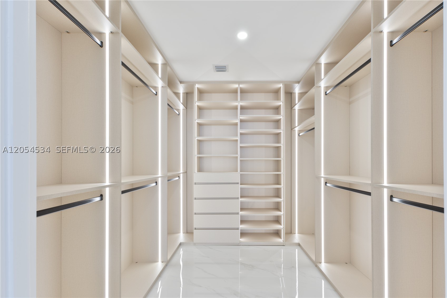 ARIA RESERVE SOUTH TOWER - Residential Lease