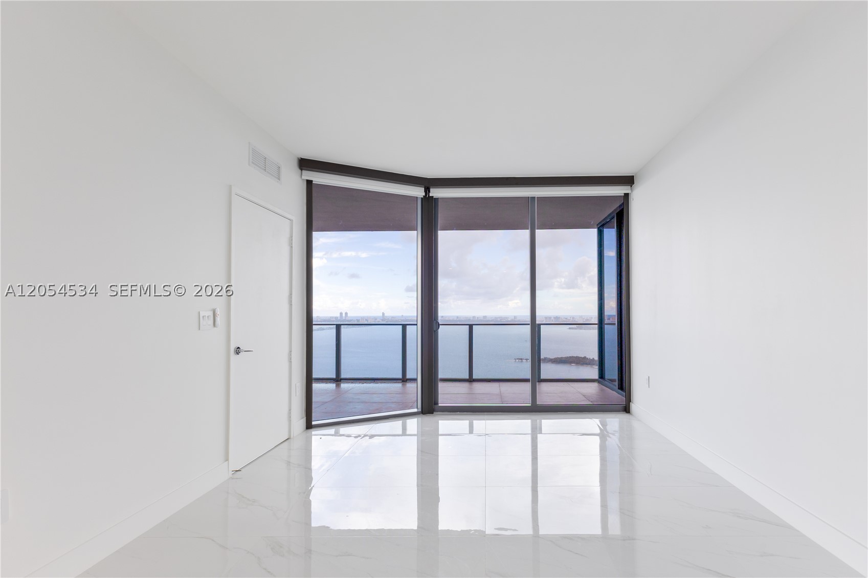ARIA RESERVE SOUTH TOWER - Residential Lease