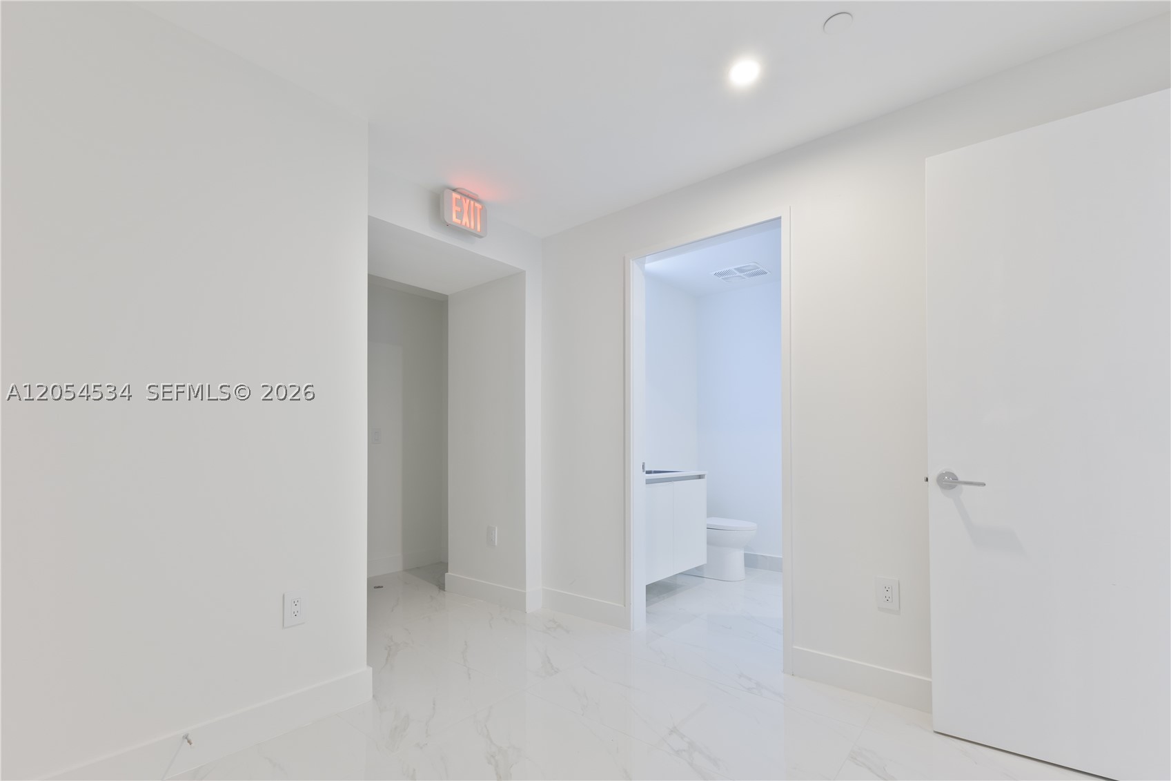 ARIA RESERVE SOUTH TOWER - Residential Lease
