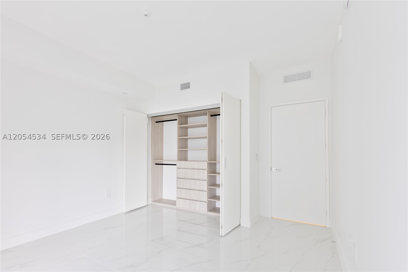 ARIA RESERVE SOUTH TOWER - Residential Lease