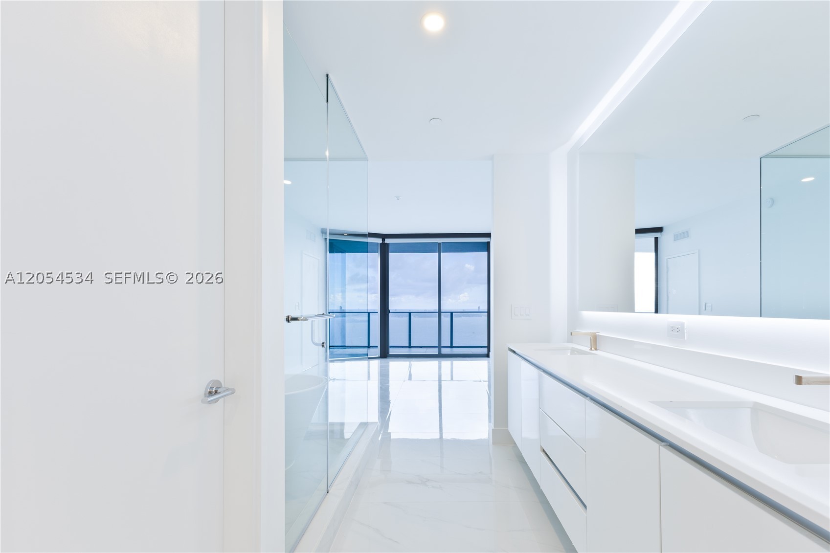 ARIA RESERVE SOUTH TOWER - Residential Lease