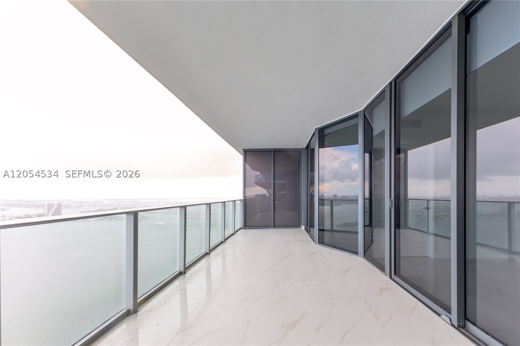 ARIA RESERVE SOUTH TOWER - Residential Lease