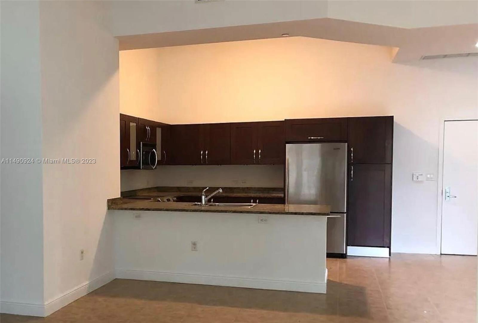 TURNBERRY VILLAGE SO TOWE - Residential Lease