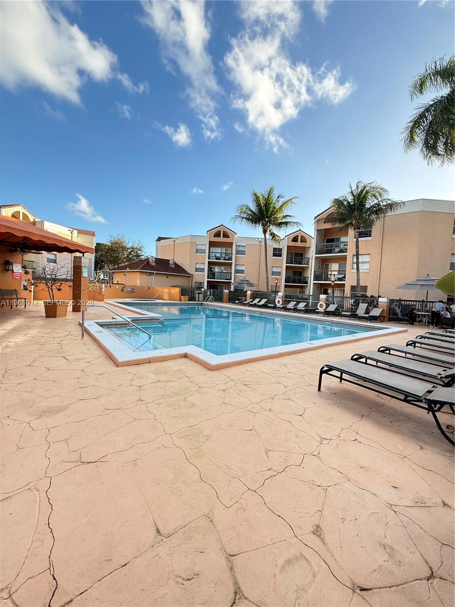 MEDITERRANEAN VILLAS COND - Residential