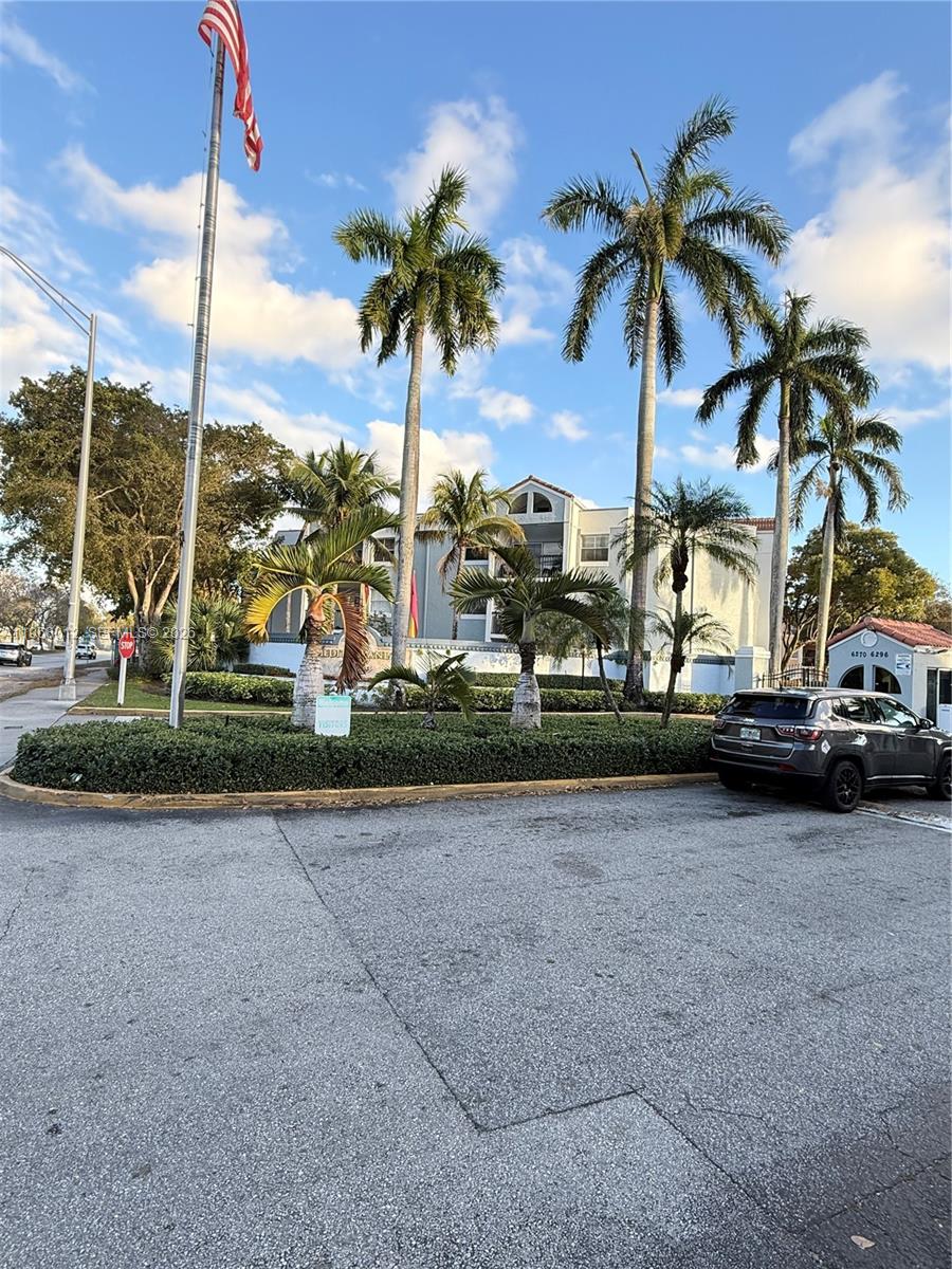 MEDITERRANEAN VILLAS COND - Residential