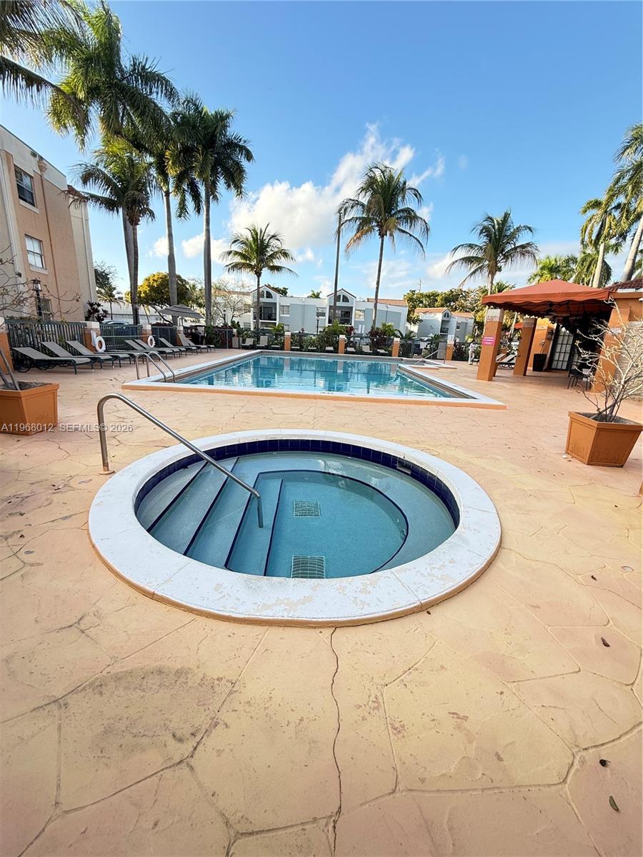 MEDITERRANEAN VILLAS COND - Residential