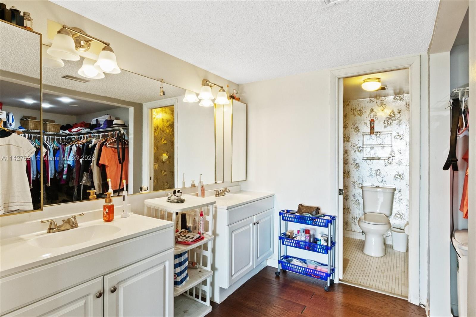 AZURE LAKE CONDO - Residential