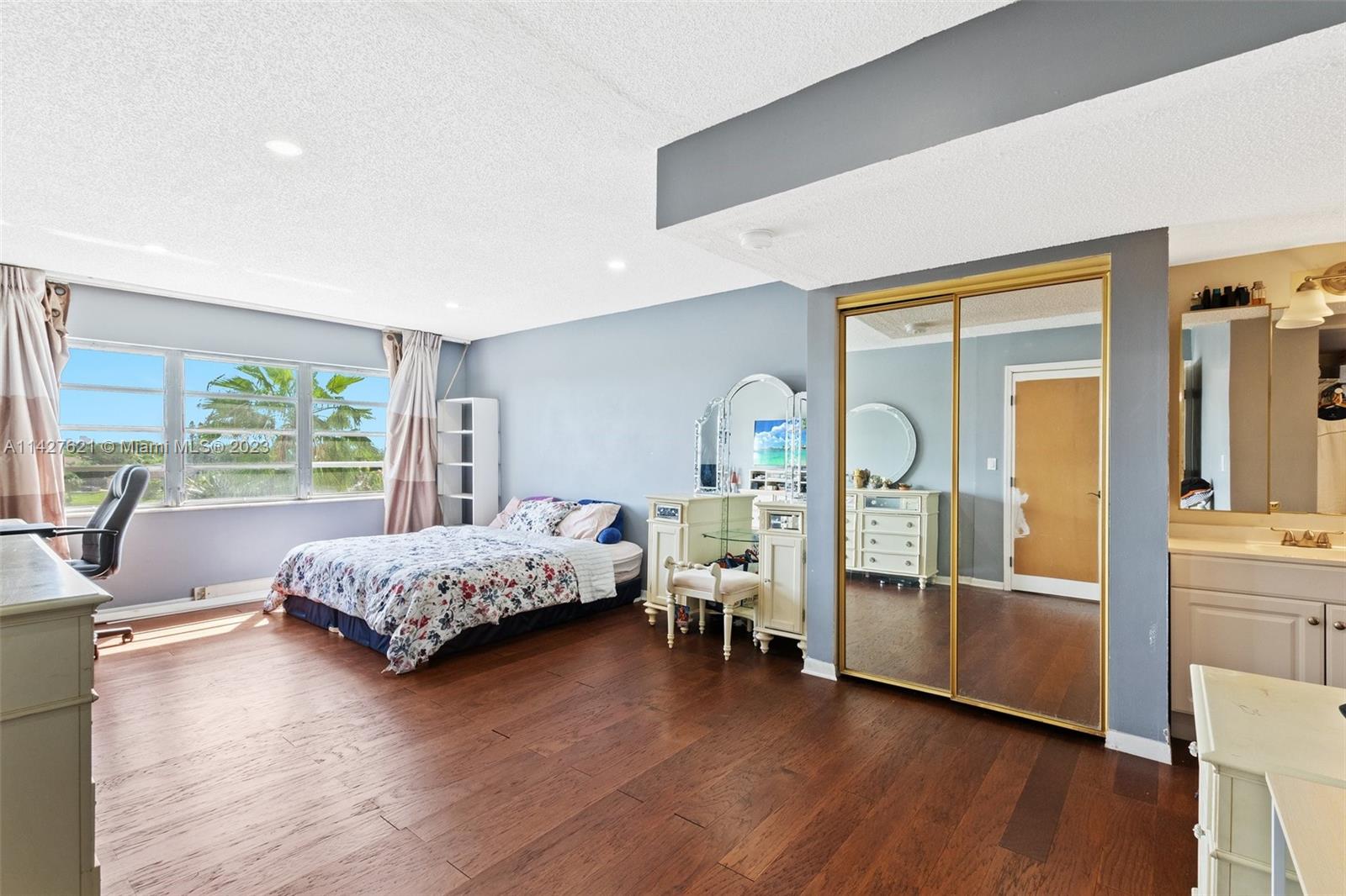 AZURE LAKE CONDO - Residential