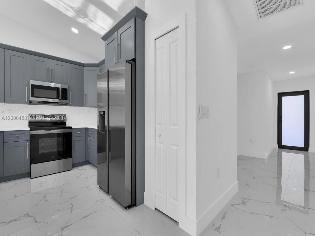 LEHIGH ESTATES - Residential Income