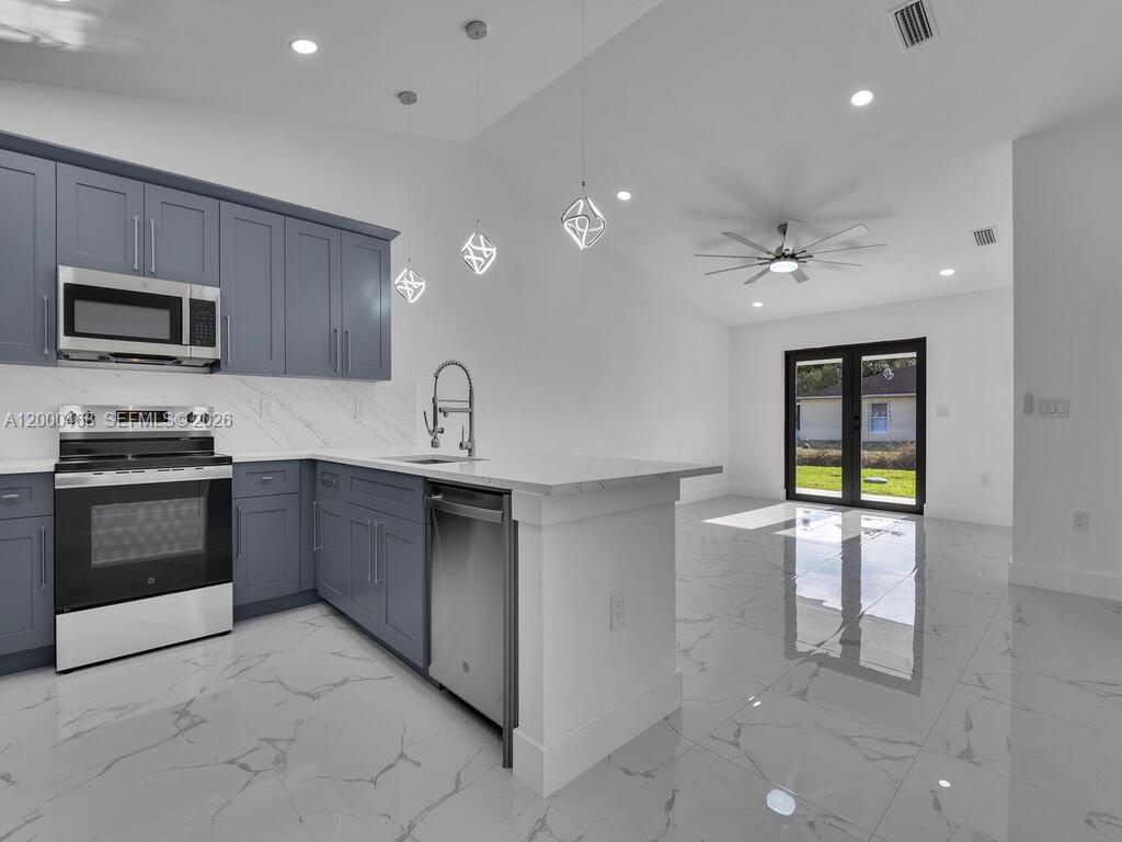 LEHIGH ESTATES - Residential Income