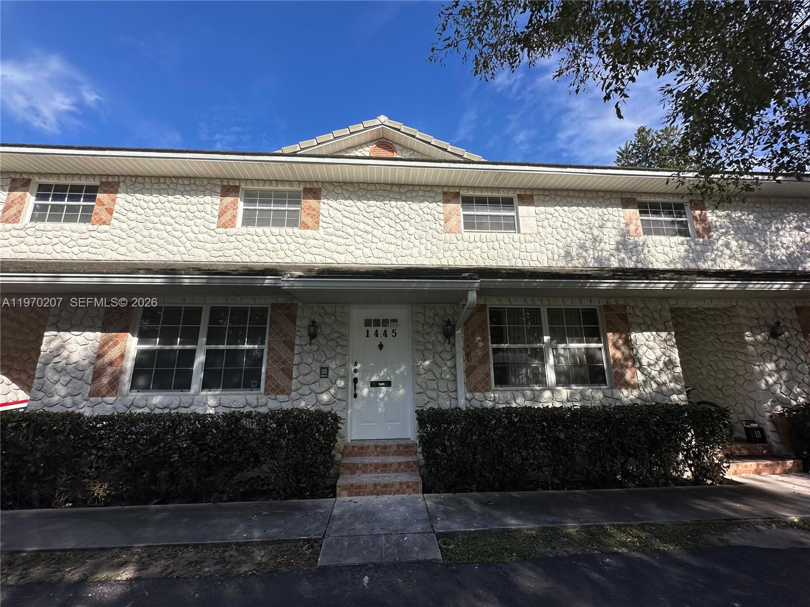 HOLLYWOOD COUNTRY CLUB DI - Residential Lease