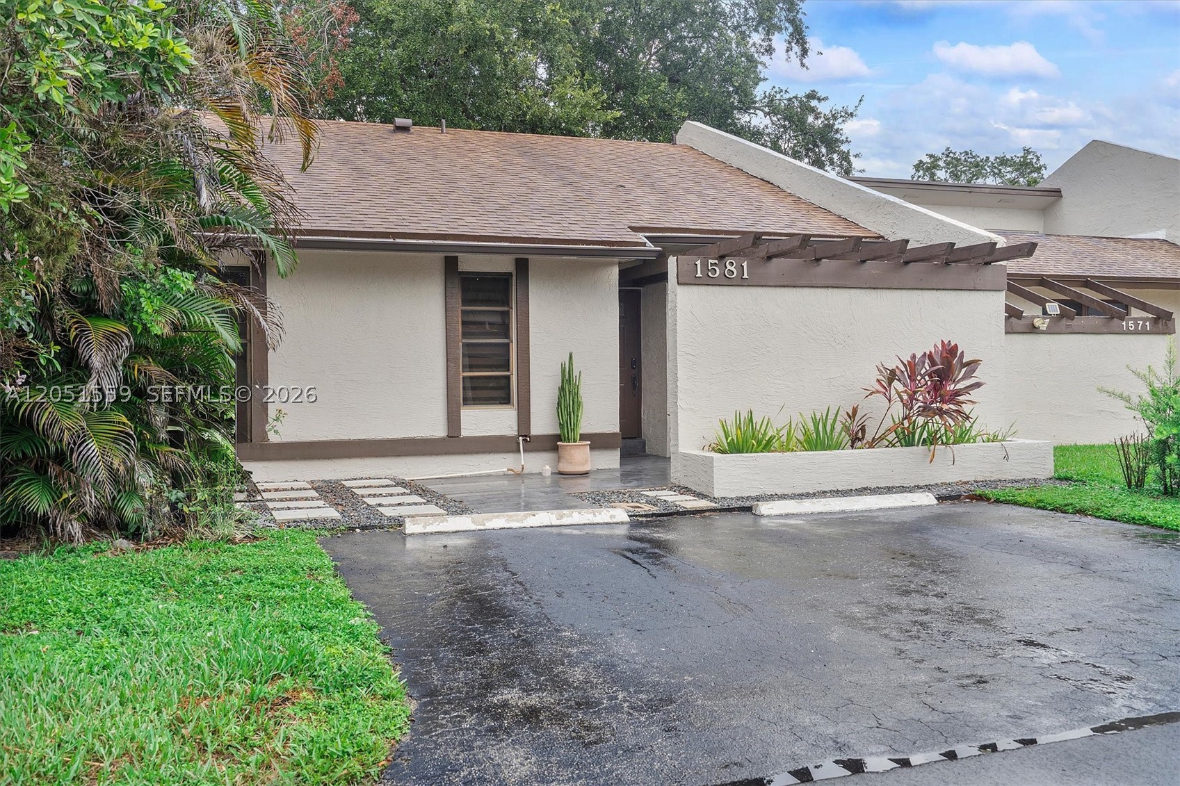 EVERGLADES SUGAR & LAND C - Residential Lease